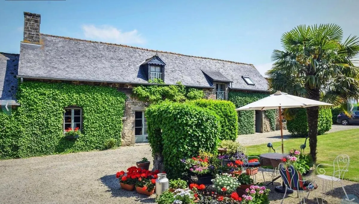 Le Pigeonnier, The Farmhouse In The Grounds Saint-Helen 0*,  France
