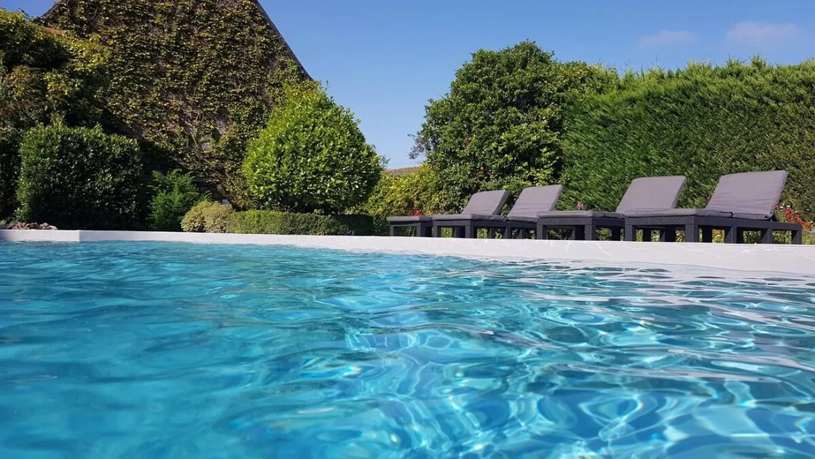 Le Pigeonnier, The Farmhouse In The Grounds Saint-Helen Holiday home