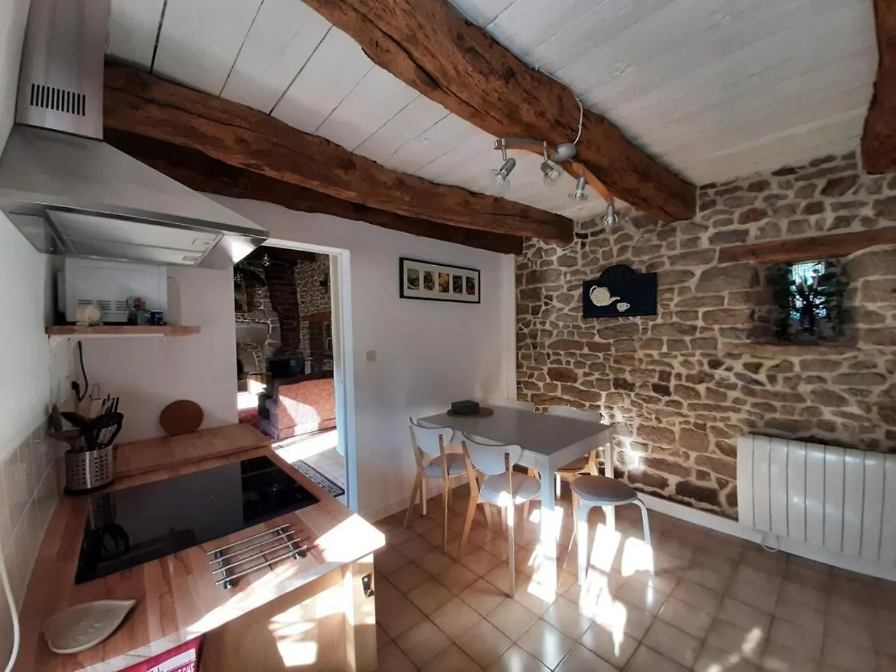 Le Pigeonnier, The Farmhouse In The Grounds Saint-Helen